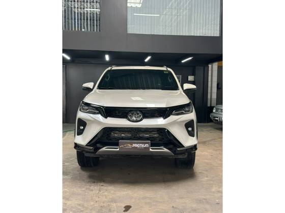 TOYOTA HILUX SW4 2.8 D-4D TURBO DIESEL SRX 4X4 AUTOMÁTICO